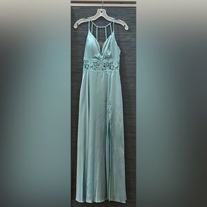 City Triangles label, size 3 Junior. Bought at David’s Bridal. New, never worn.